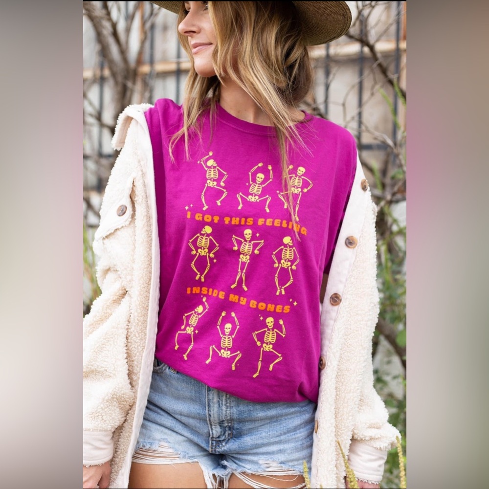 FEELING IN MY BONES Graphic Tee